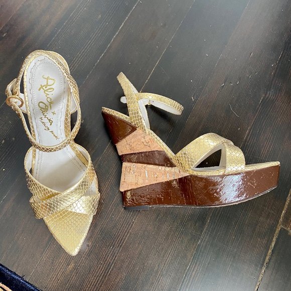Alice & Olivia Gold & Cork Wedges - Picture 4 of 4